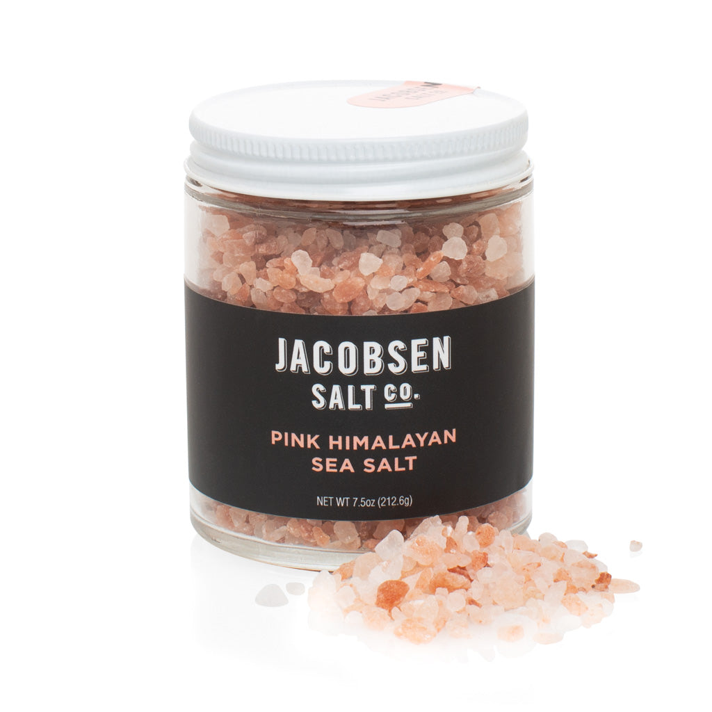 grinding pink himalayan salt